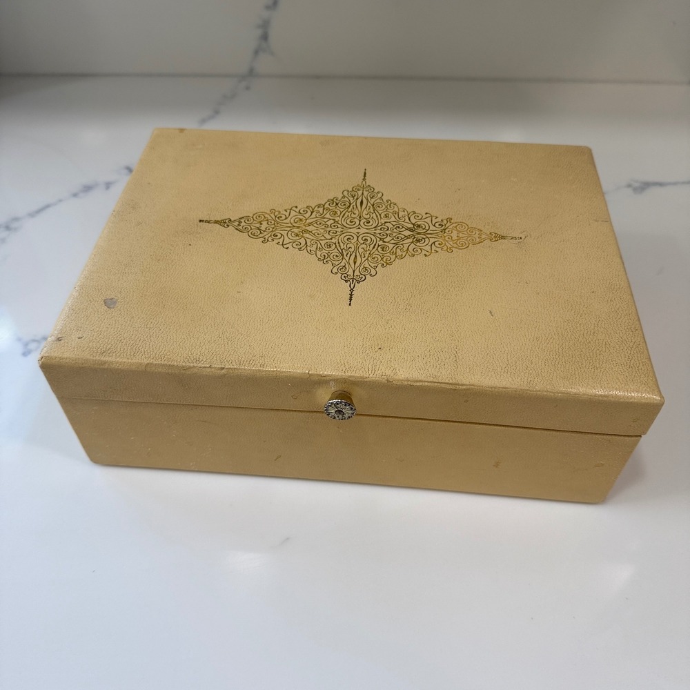Vintage Lady Buxton Jewelry Box Cream‎ Faux Leather Gold Filigree Blue Velvet